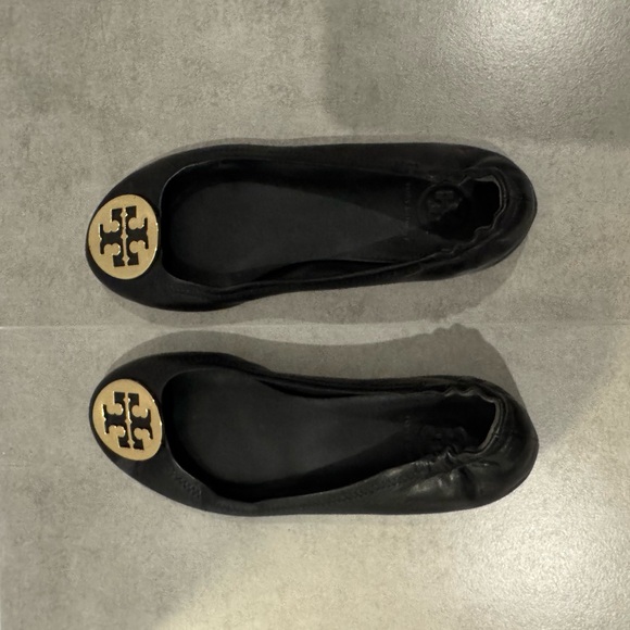 Tory Burch Black Flats with Gold Emblem - Picture 1 of 6